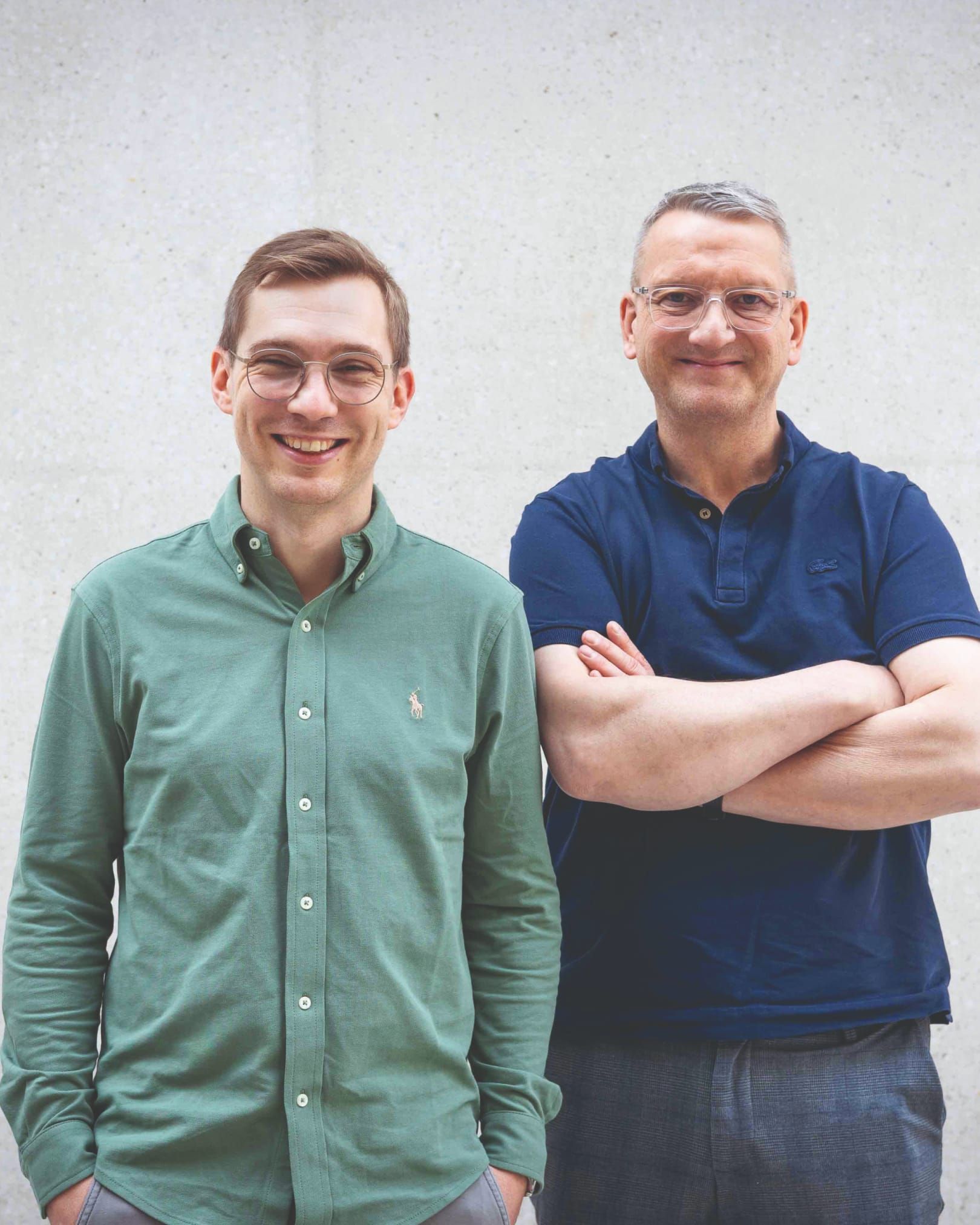 Portrait des neuen Zahnarztes Johannes Tannert zusammen mit dem aktuellen Zahnarzt der Praxis Christian Schmedding